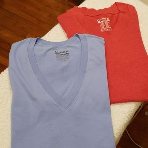 2 mens casual V-neck tshirts small